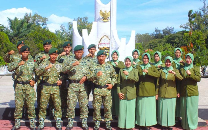 Menarmed 2 Kostrad Ziarah Rombongan di TMP Untung Suropati Malang, Senin (4/3)