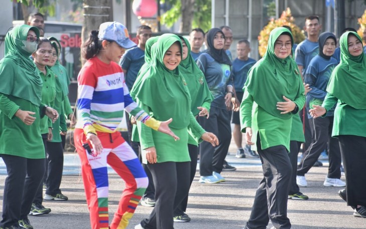 Olah Raga Bersama Anggota Persit KCK Koorcab Rem 081, Selasa (5/3)