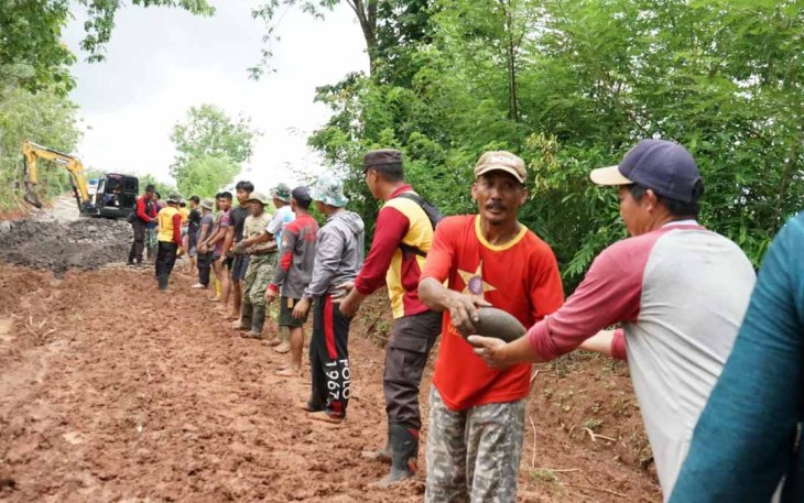 Semangat kebersamaan masyarakat desa Panaikang mensukseskan program TMMD Kodim Gowa