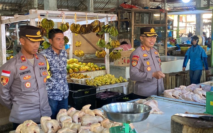 Kapolres Bintan Cek Langsung Ketersediaan Sembako di Pasar 