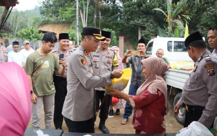 AKBP Yasir Ahmadi, SIK, MH, kepada Kampung Halaman, ia membuktikan dengan melanjutkan program Ramadan Berkah di Kabupaten Tapanuli Selatan (Tapsel), Rabu (27/03/2024)