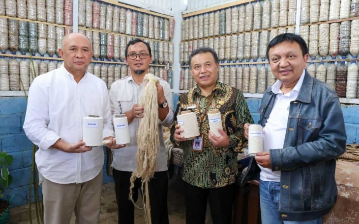 Menkop Teten Masduki saat berkunjung ke CV Rabersa di Wonosobo Jawa Tengah