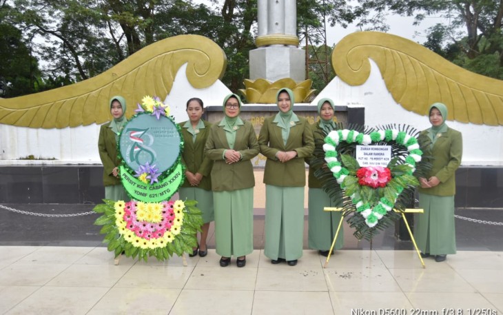 Persit KCK Cab.XXV dan Persit KCK Cab.XXXIV Ziarah Rombongan