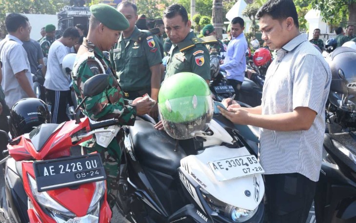 Pemeriksaan kelengkapan surat kendaraan personel Korem 081/DSJ, Rabu (3/4)