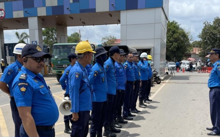 Caption : Ditpam BP Batam saat melakukan pengamanan Pelabuhan
