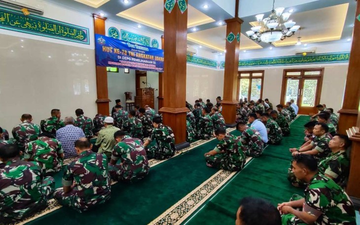 Doa bersama prajurit Depohar 50 Lanud Adi Soemarmo 