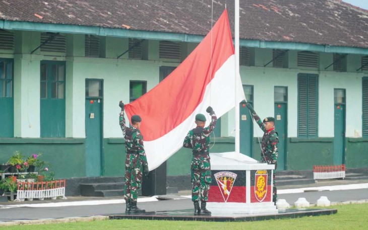 Upacara bendera 17-an prajurit Yonarmed 11/GG/2/2 Kostrad, Rabu (17/4)