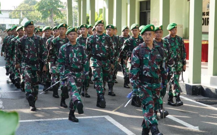Latihan Defile Prajurit Korem 081/DSJ