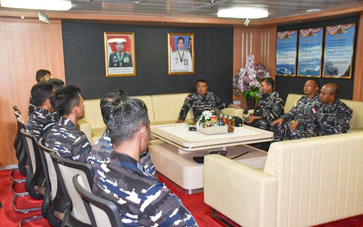 Pertemuan Danlantamal X dengan crew KRI Teluk Youtefa -522