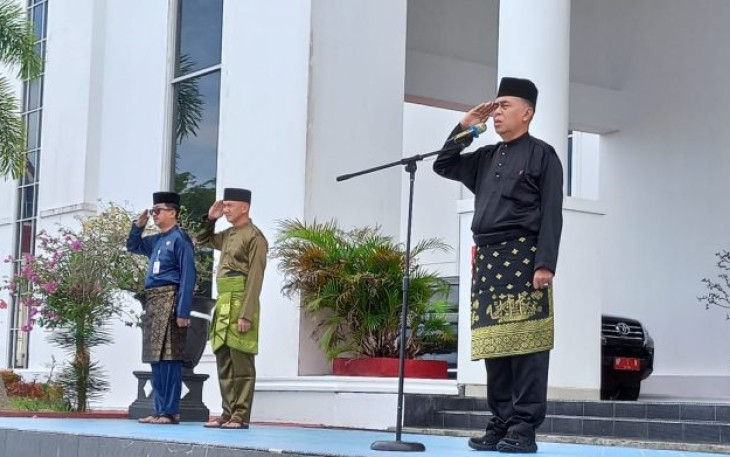 Bupati Natuna Jadi Inspektur Upacara Peringatan Hardiknas ke-77