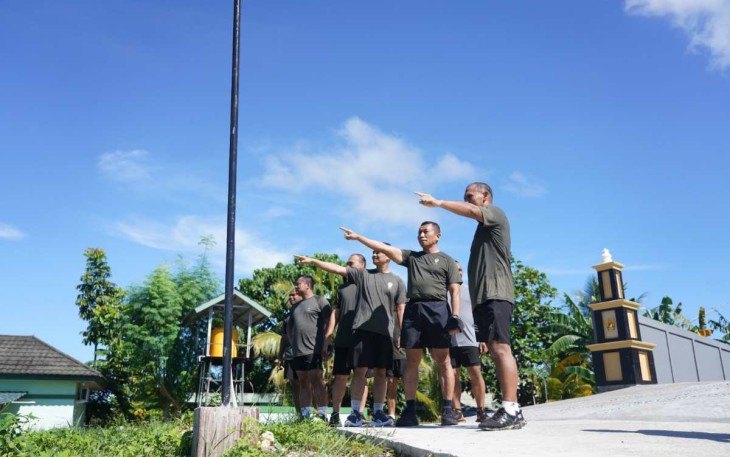 Pangdam XVIII Mayjen TNI Haryanto bersama prajuritnya saat olahraga bersama 