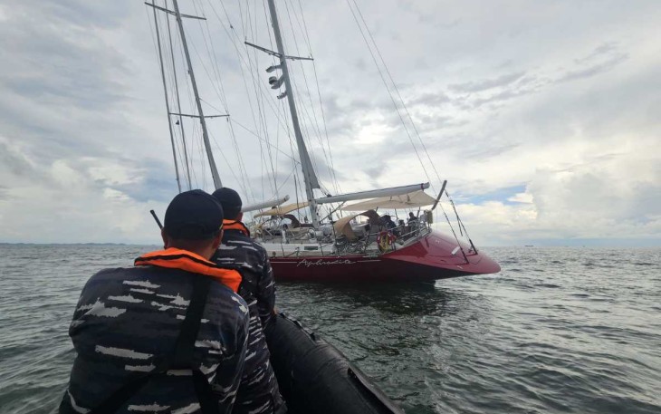 Kapal Yacht Aphrodite kandas di perairan pulau Nipah