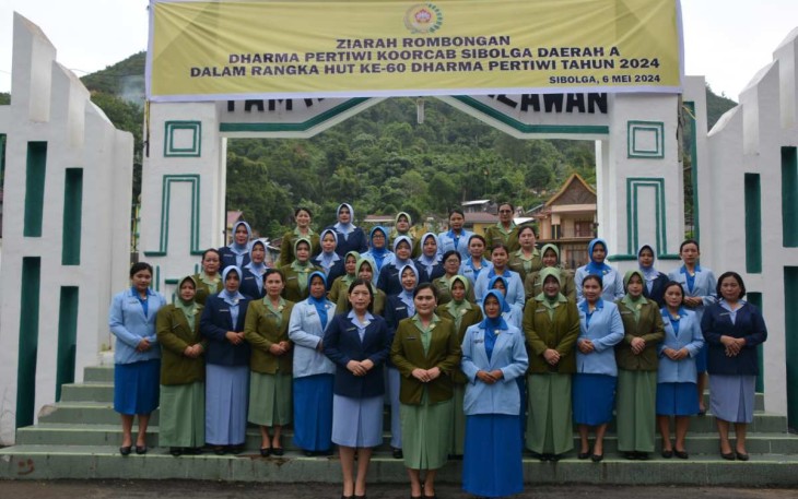 Pengurus Dharma Pertiwi Koorcab Sibolga Daerah A Gelar Ziarah Rombongan