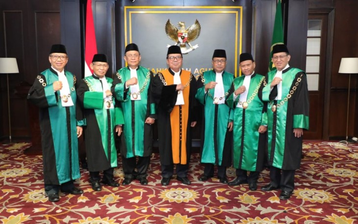 Ketua MA Prof Dr H M Syarifuddin foto bersama Ketua Pengadilan Tinggi Agama usai pelantikan di Jakarta 