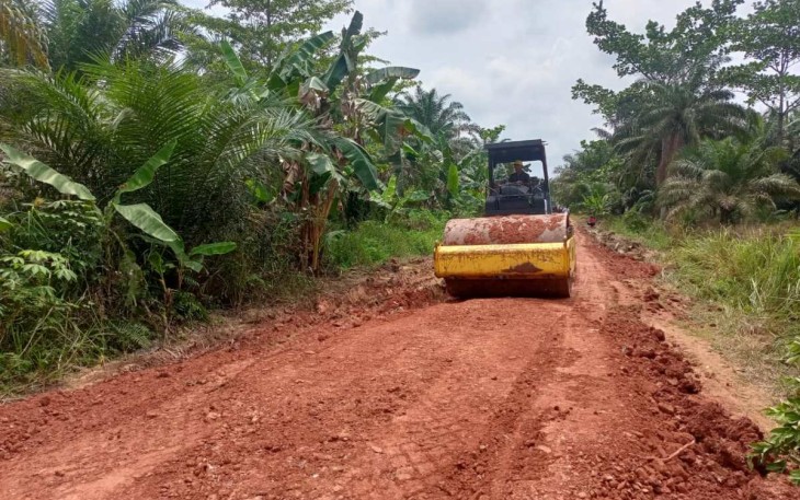 Perataan tanah lokasi jalan TMMD Kodim Labuhanbatu 