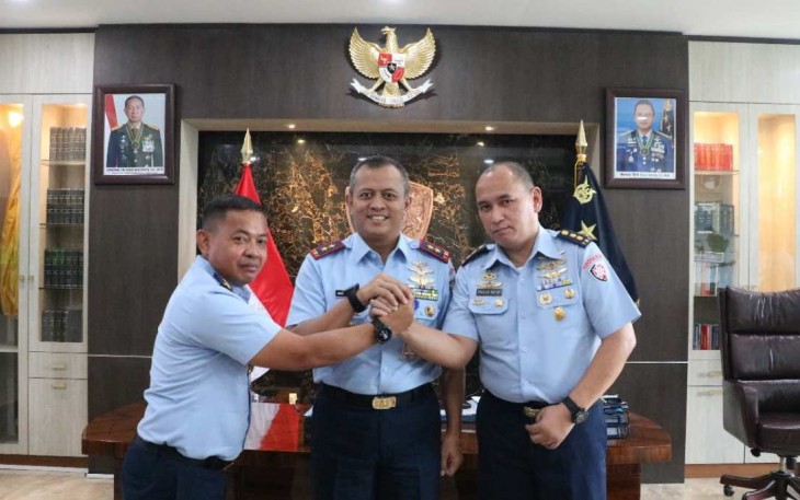 Foto bersama Pangkoopsud I Marsda TNI Mohammad Nurdin usai sertijab