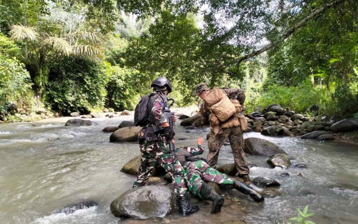 Latihan survival latma CARAT 2024 di Lampung 