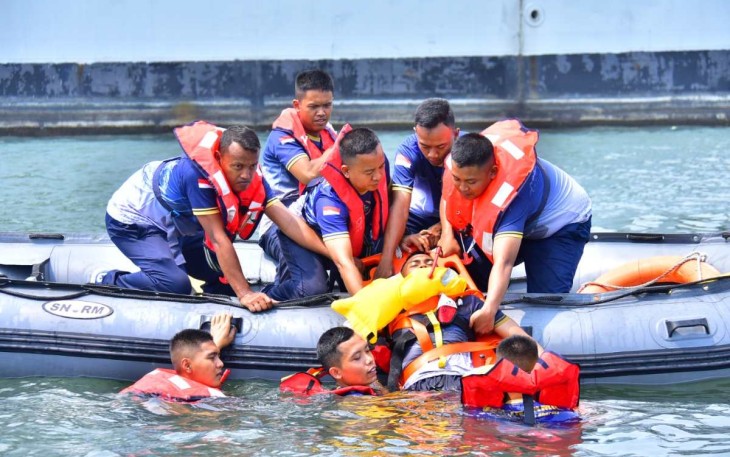 Latihan Prosedur Search and Rescue Laut