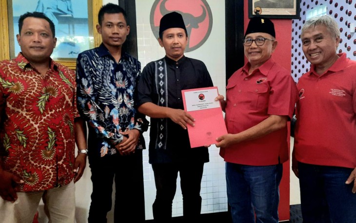 Anwar Nuris Daftar Bacabup ke PDIP Kabupaten Blitar