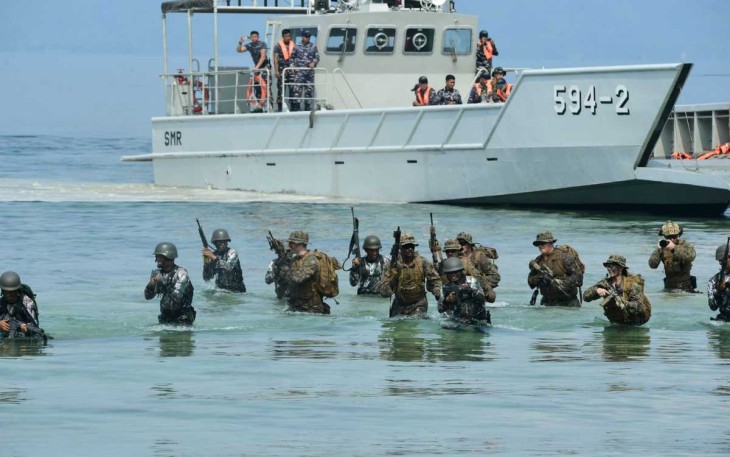 Latihan pertahan pantai