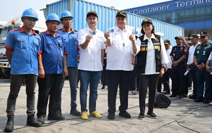 Menkeu Sri Mulyani di Jakarta Internasional Container Terminal