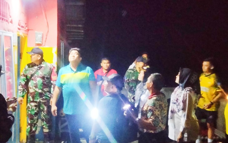 Bupati Bintan di Dampingi Camat SKL Tinjau Rumah Warga Terdampak Angin Puting Beliung 
