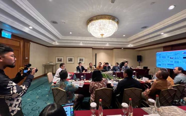 Menkes Budi Gunadi saat pertemuan dengan Samsung Electronic