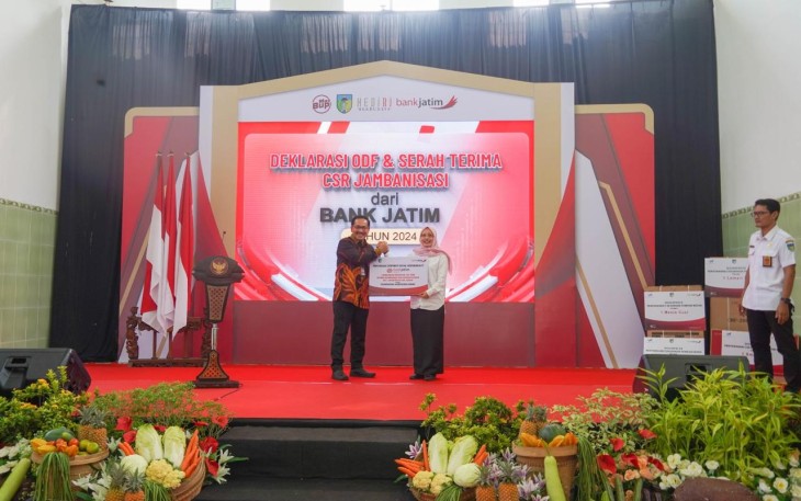 Bank Jatim Serahkan Bantuan 168 Jambanisasi 