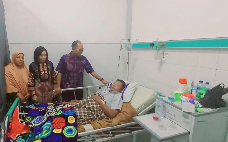 Jenguk Prajuritnya di RSPAL dr. Ramelan Surabaya 