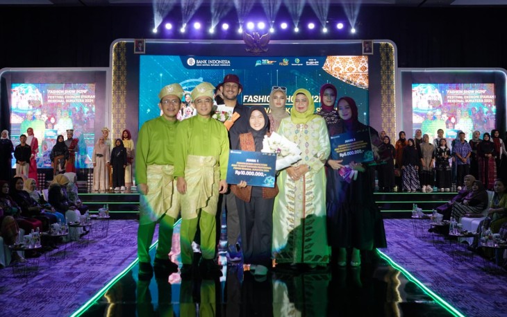 Hadiri Fashion Show Fesyar Sumatera 2024