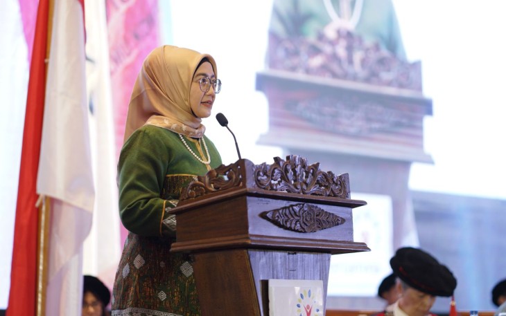 Direktur Keuangan PT Pertamina (Persero), Emma Sri Martini, menyampaikan keynote speech pada Wisuda Ke-10 Universitas Pertamina (25/5)