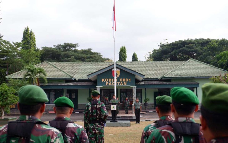 Upacara bendera prajurit Kodim 0801/Pacitan 