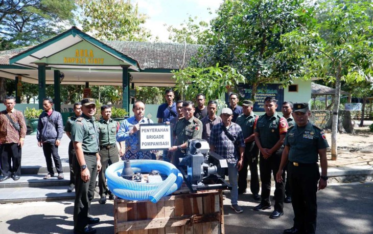 Penyerahan Mesin Pompa Air Brigade