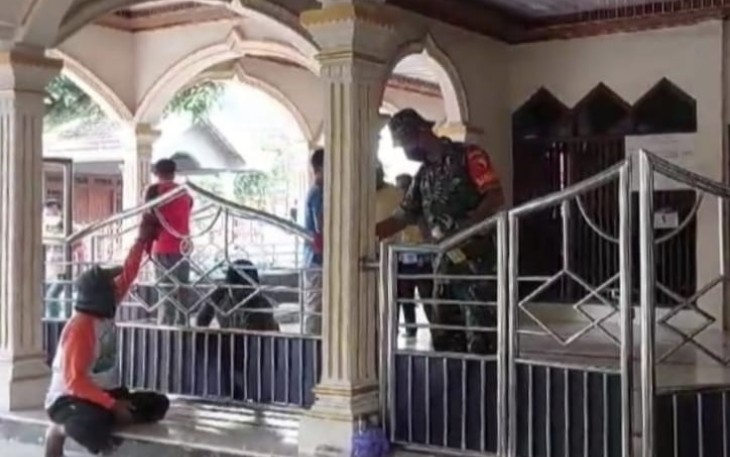 Pembersihan tempat ibadah wilayah desa binaan 