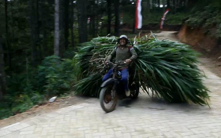 Warga desa Tanggaran 