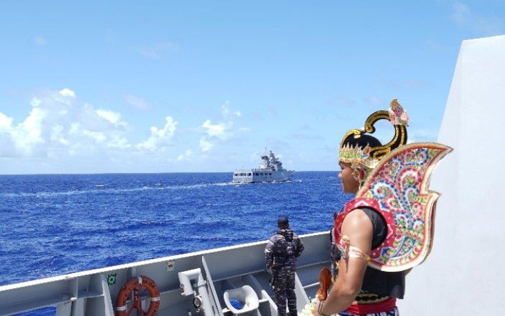 KRI RE Martadinata-331 saat latihan bersama kapal perang Brunei 