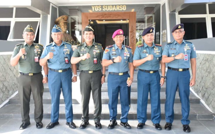 Foto bersama Tim Balitbang Kemhan RI