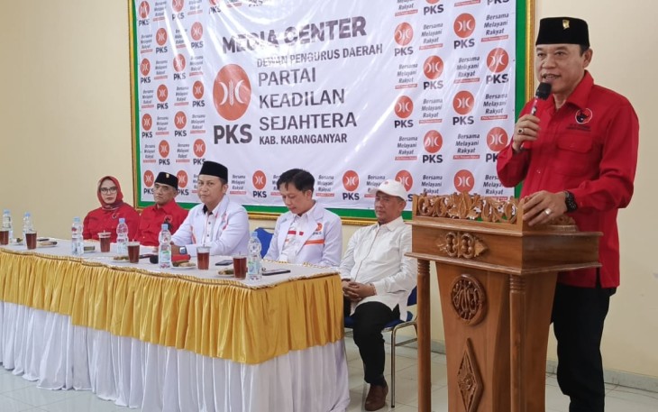 Ketua DPC PDI Perjuangan Karanganyar, Bagus Selo, saat memberikan sambutan dalam acara kunjungan ke kantor DPD PKS Karanganyar, Selasa (11/6/2024)