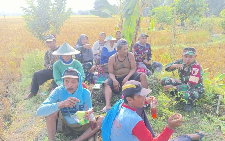 Pertemuan bersama warga desa binaan 