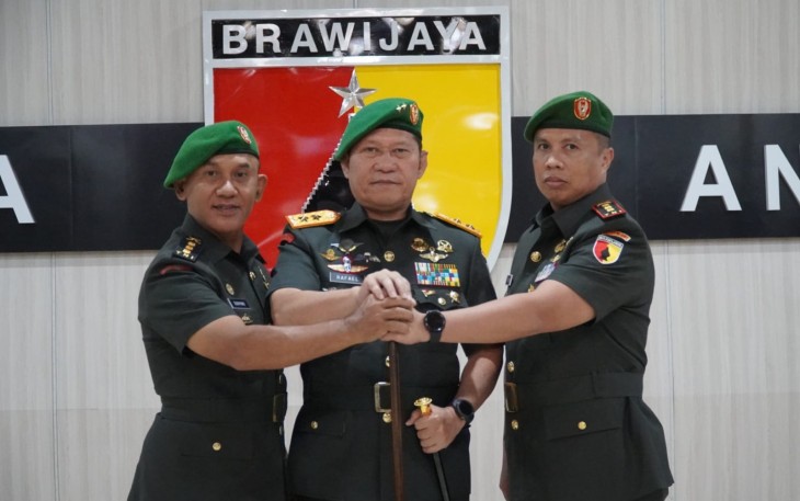 Foto bersama usai sertijab Danrem 081/DSJ
