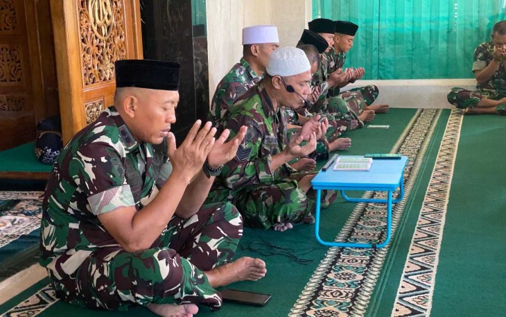 Doa bersama prajurit Menarmed 2 Kostrad 