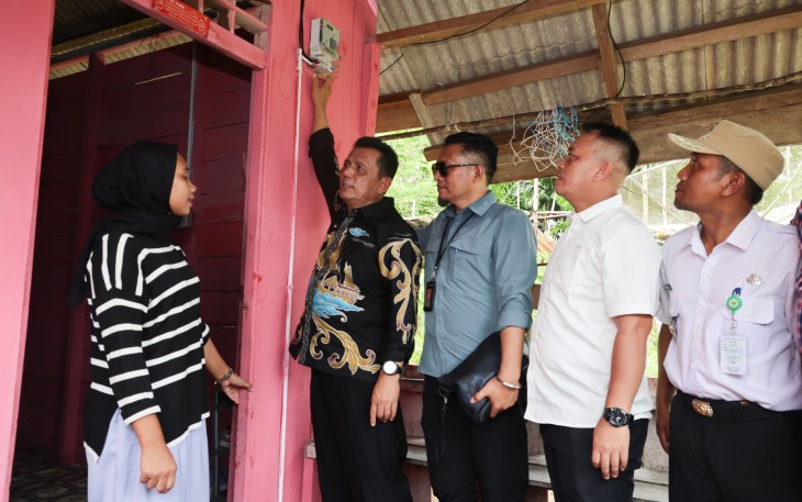 Gubernur Ansar Serahkan Bantuan Rp 3,99 Miliar di Desa Keradin Lingga 