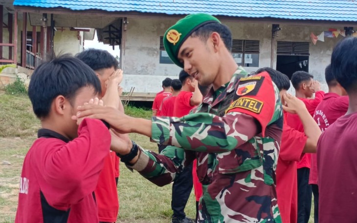 Berikan materi wasbang siswa di perbatasan 