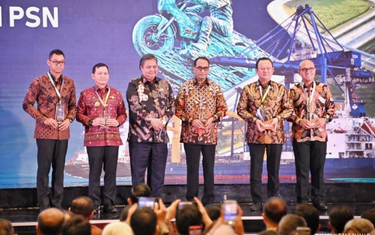 Foto bersama Menhub Budi Karya Sumadi 