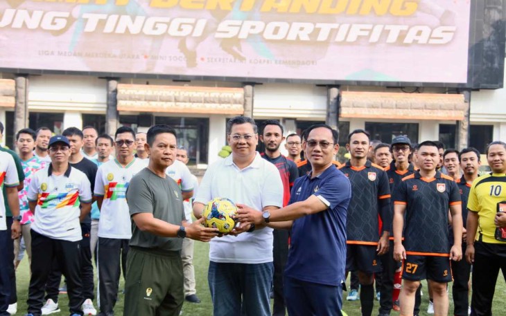 Pembukaan turnamen mini soccer Liga Medan Merdeka Utara di lapangan upacara Mabesad Jakarta 