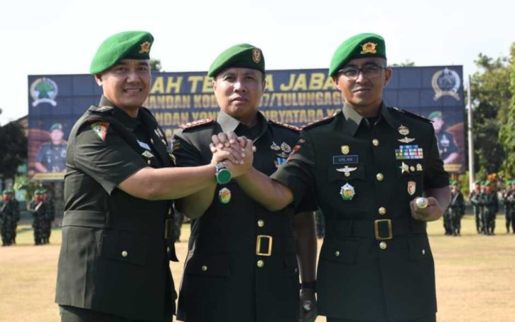 Danrem 081/DSJ Kolonel Inf Rama Pratama foto bersama usai sertijab, Selasa (6/8)