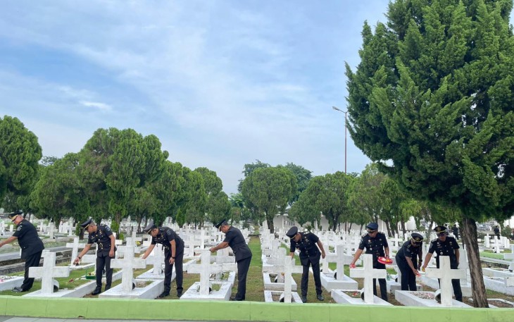 Jajaran Rutan Labuhan Deli Ikuti Uoacara Tabur Bunga di Makam Pahlawan Medan.