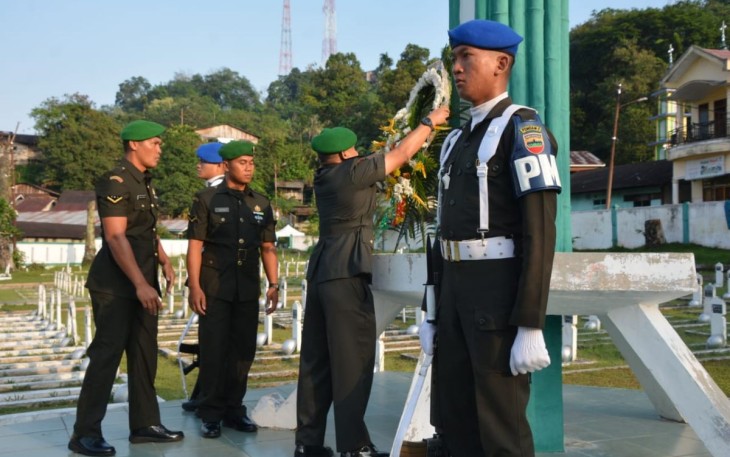 Ziarah rombongan prajurit Korem 023/KS