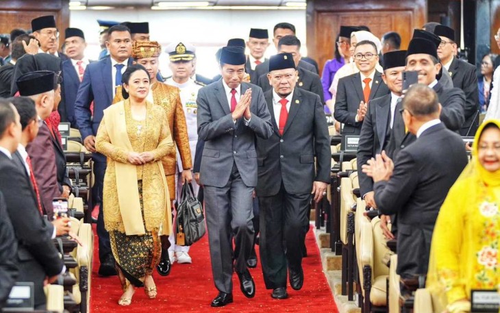 Ketua DPD RI AA LaNyalla Mahmud Mattalitti bersama Presiden Joko Widodo dan Ketua DPR RI Puan Maharani 
