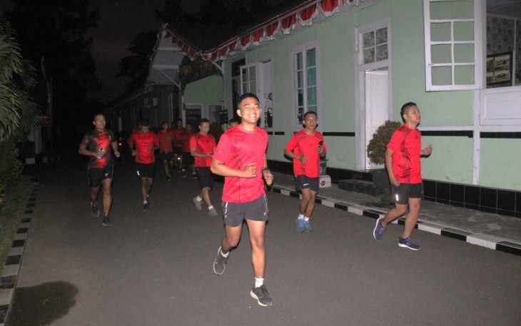 Prajurit Menarmed 2 Kostrad lari pagi 3K